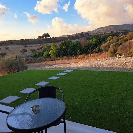 Krisanto White Tatil Evi *